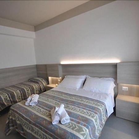 Hotel Alhambra Rimini Exteriör bild