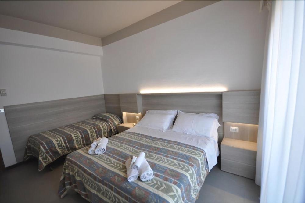 Hotel Alhambra Rimini Exteriör bild